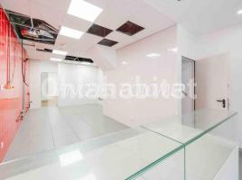 , 310 m², près de bus et de train, Paseo de Francesc Macià