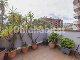 Casa (unifamiliar aislada), 210 m², cerca de bus y tren, seminuevo