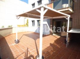 Flat, 100 m², near bus and train, almost new