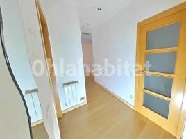 Piso, 97 m², cerca de bus y tren, seminuevo
