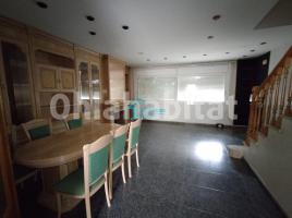 Casa (unifamiliar adosada), 251 m², cerca de bus y tren