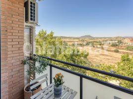 Piso, 94 m², cerca de bus y tren, seminuevo