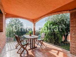 Casa (unifamiliar aislada), 245 m², cerca de bus y tren, seminuevo