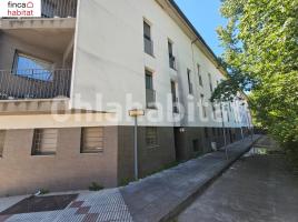 Pis, 91 m², près de bus et de train, presque neuf