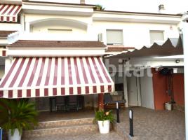 Houses (terraced house), 108 m², near bus and train, almost new