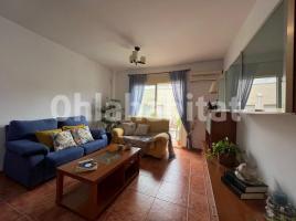 Apartamento, 65 m², cerca de bus y tren, seminuevo