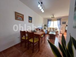 Apartamento, 65 m², cerca de bus y tren, seminuevo