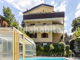 Houses (detached house), 296 m², near bus and train