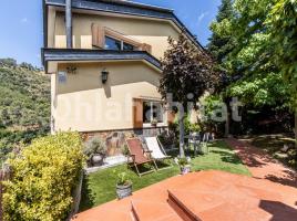 Houses (detached house), 296 m², near bus and train