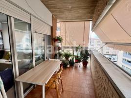 Flat, 96 m², near bus and train, almost new