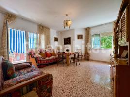 Piso, 80 m², cerca de bus y tren