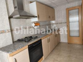 Dúplex, 84 m², cerca de bus y tren