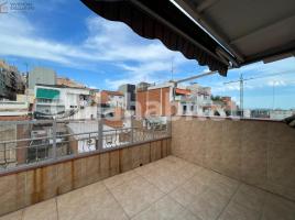 Àtic, 70 m², prop de bus i tren