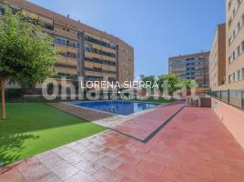 Flat, 93 m², near bus and train, almost new