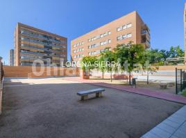 Flat, 93 m², near bus and train, almost new