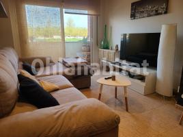 Piso, 104 m², cerca de bus y tren, seminuevo