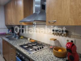 Piso, 104 m², cerca de bus y tren, seminuevo