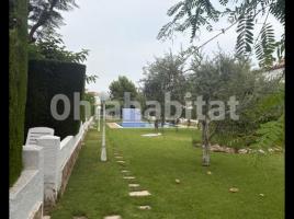For rent Houses (villa / tower), 140 m², almost new, Calle Ripollès
