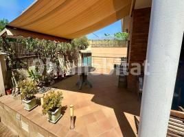  (unifamiliar aïllada), 268 m², près de bus et de train, presque neuf