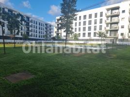 For rent flat, 95 m², near bus and train, almost new