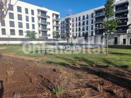 For rent flat, 95 m², near bus and train, almost new