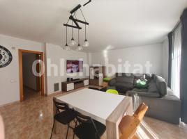 For rent flat, 120 m², near bus and train