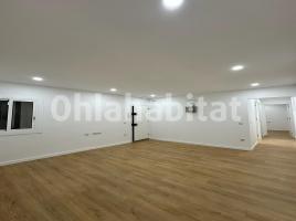 Flat, 65 m², near bus and train
