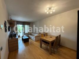 Piso, 83 m², cerca de bus y tren, seminuevo