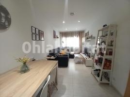 Piso, 65 m², cerca de bus y tren, seminuevo