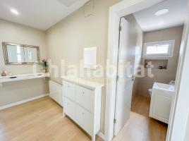 Casa (unifamiliar aislada), 245 m², cerca de bus y tren, seminuevo