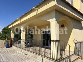  (xalet / torre), 244 m², presque neuf