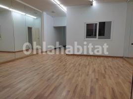 Lloguer local comercial, 150 m², prop de bus i tren