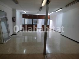 Lloguer local comercial, 150 m², prop de bus i tren