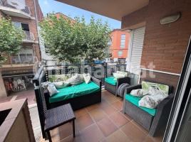 Piso, 100 m², cerca de bus y tren, seminuevo