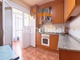 Pis, 106 m², prop de bus i tren, Calle de Barcelona