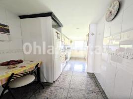 Àtic, 121 m², prop de bus i tren