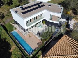 Houses (villa / tower), 443 m², almost new, Avenida de Fanals