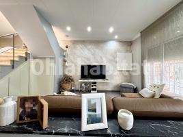 Casa (unifamiliar adossada), 169 m², prop de bus i tren, Calle Francesc Layret