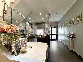 Casa (unifamiliar adossada), 169 m², prop de bus i tren, Calle Francesc Layret
