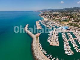 (xalet / torre), 245 m², près de bus et de train, presque neuf