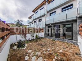  (unifamiliar adossada), 247 m², près de bus et de train, Calle de Carrasco i Formiguera, 28