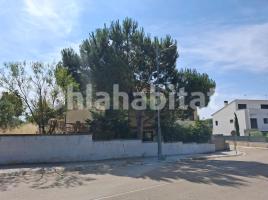  (unifamiliar aïllada), 427 m², presque neuf