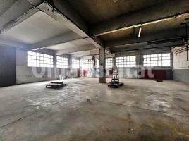 Louer , 770 m², Zona