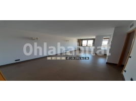 Alquiler piso, 83 m², cerca de bus y tren