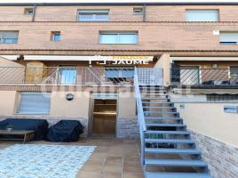 Houses (terraced house), 300 m², almost new, Zona