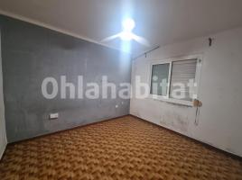 Piso, 42 m², cerca de bus y tren