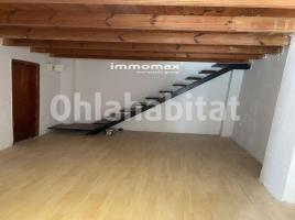 Louer , 34 m², Zona