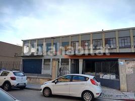 Louer , 1800 m², Zona