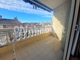 For rent flat, 100 m², near bus and train