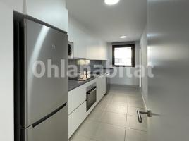 For rent flat, 132 m², near bus and train, almost new